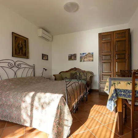 B&B Tra Gli Ulivi 피에트라리구레