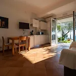 Tra Gli Ulivi Bed & Breakfast 3*