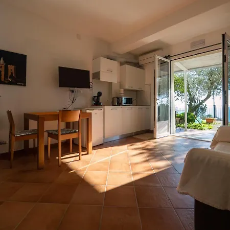 Tra Gli Ulivi Bed & Breakfast *
