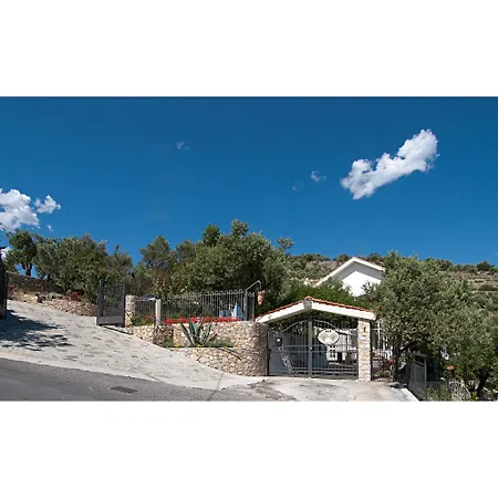 Tra Gli Ulivi Bed & Breakfast