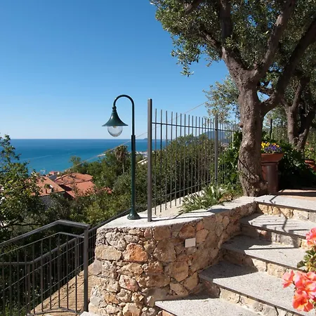 Tra Gli Ulivi Pietra Ligure