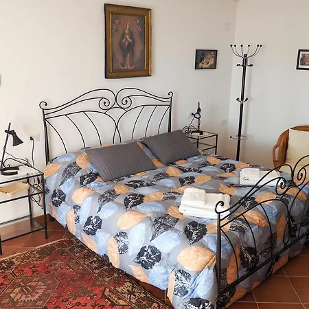 Tra Gli Ulivi Couette-café Pietra Ligure