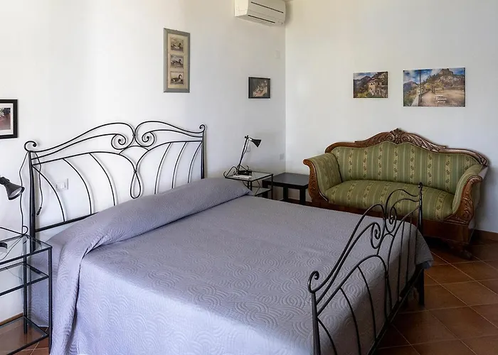 Tra Gli Ulivi Bed & Breakfast