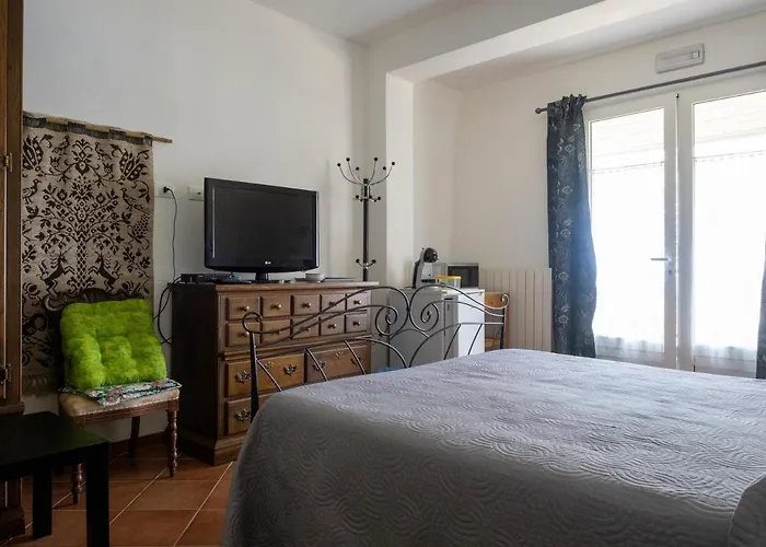 Bed & Breakfast Tra Gli Ulivi Pietra Ligure