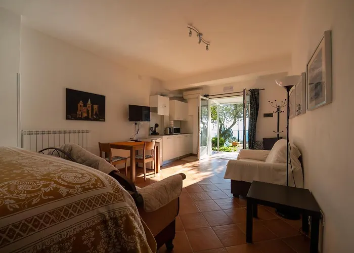 Tra Gli Ulivi 3* Pietra Ligure