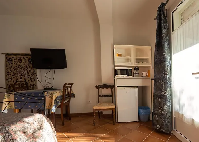 Tra Gli Ulivi Pietra Ligure