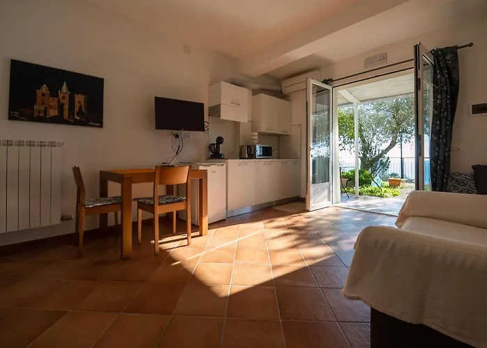 Tra Gli Ulivi Bed & Breakfast 3*